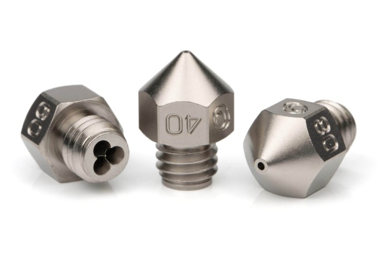 Wysokiej jakości niklowana dysza CHT w typie Mk8 z systemem trzech otworów wlotowych dzięki czemu filament jest lepiej ogrzewany o średnicy wylotowej 1,0mm na filament 1,75mm od Bondtech do głowicy drukarki 3D Ender,  Anet, Creality Cr-10 i innych.